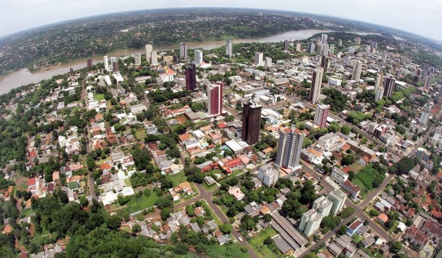 Vista de Foz do Iguaçu, município paranaense na fronteira do Brasil com Paraguai e Argentina. Foto: Divulgação/Jornal Gazeta do Povo
