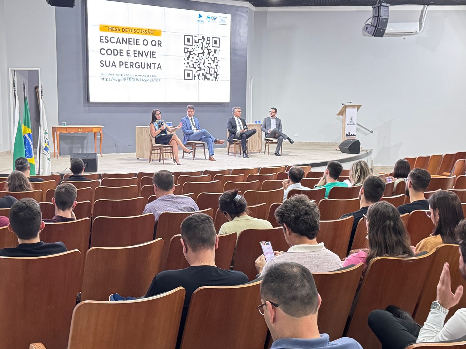 Aula presencial do MBA em Licitações e Contratos Presenciais da Escola de Gestão Pública (EGP) do TCE-PR no auditório da Prefeitura de Cascavel, em 15 de outubro.