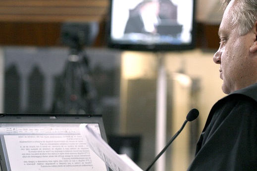 O auditor Cláudio Canha relata processo em sessão do TCE-PR. Foto: Wagner Araújo/divulgação TCE-PR