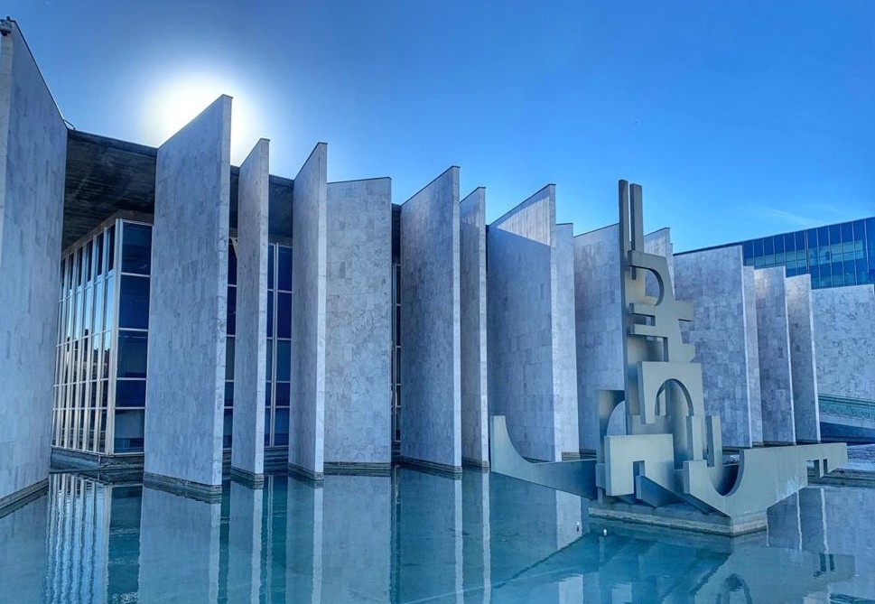 Sede do Tribunal de Contas do Estado do Paraná (TCE-PR), localizada no bairro Centro Cívico, em Curitiba