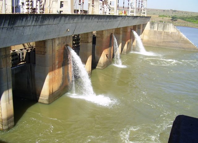 Barragem da Hidrelétrica de Capivara, no Rio Paranapanema, divisa entre os Estados de Paraná e São Paulo. Foto: Divulgação