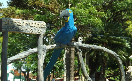 Praça de Araruna, município da região Centro-Oeste do Paraná
