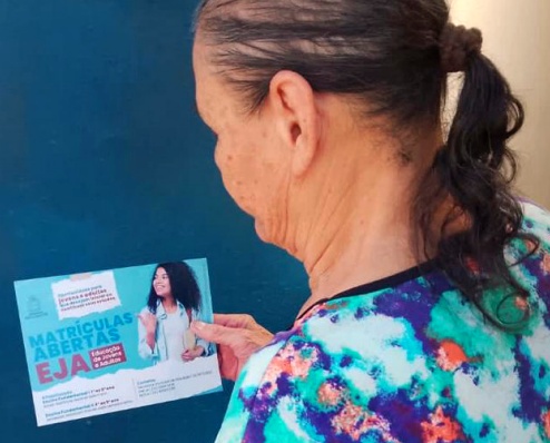 Programas de educação de jovens e adultos (EJA) têm, entre seus objetivos, a superação do analfabetismo. Foto: Agência Brasil