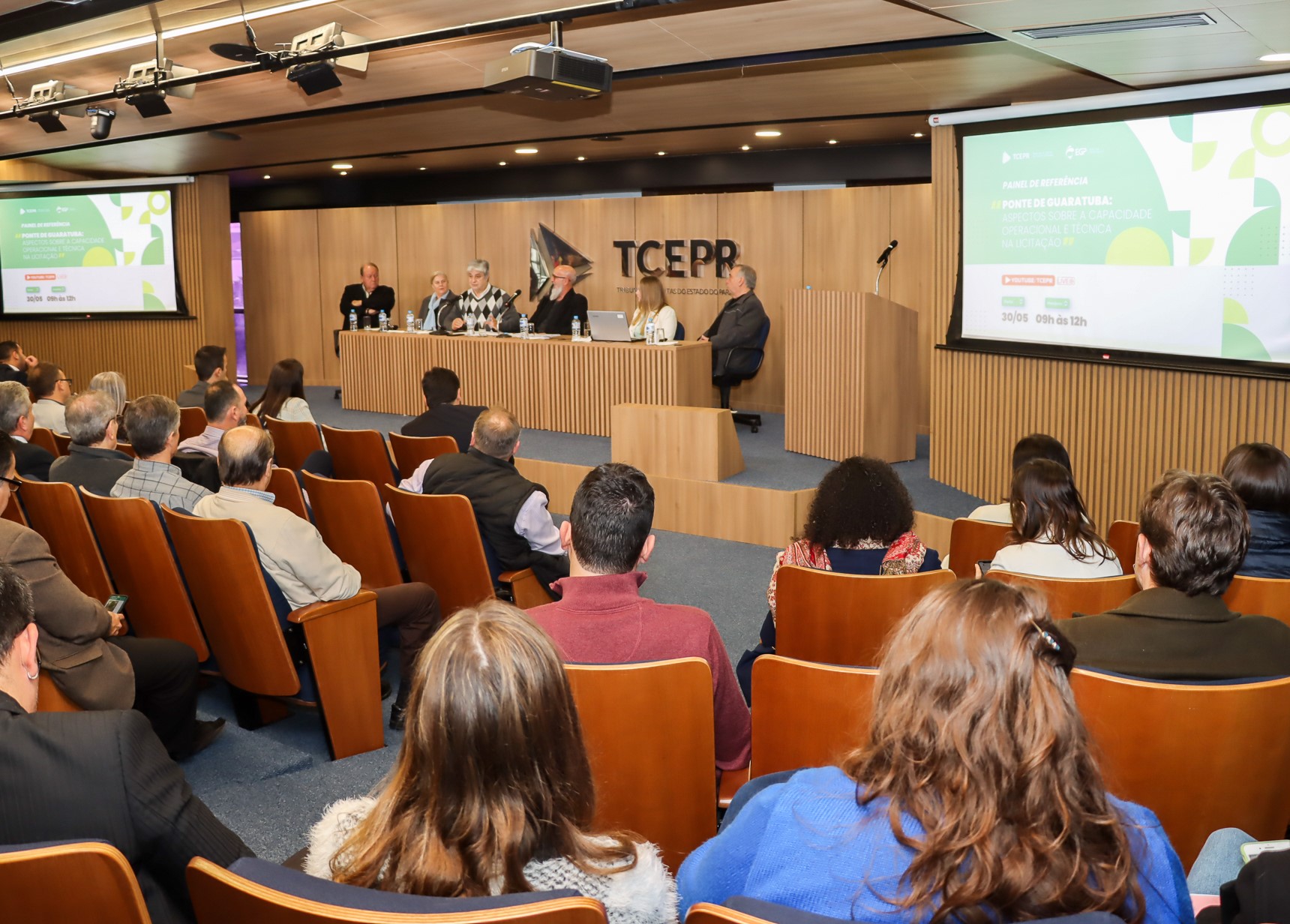 Participantes do painel de referência sobre a obra de construção da Ponte de Guaratuba, realizado pelo TCE-PR Foto: Fabiano Contador/Divulgação TCE-PR