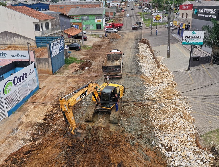 Obra de pavimentação executada no bairro Rio Verde, em Colombo, município da Região Metropolitana de Curitiba. Foto: Prefeitura de Colombo/Divulgação