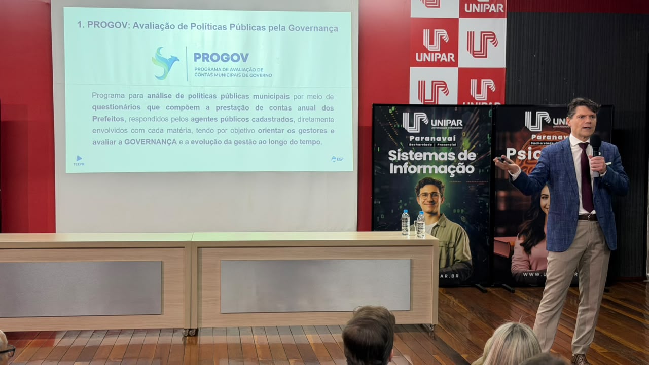 O presidente do TCE-PR, conselheiro Ivens Linhares, abriu a última etapa do Fórum de Controle Social, em Paranavaí