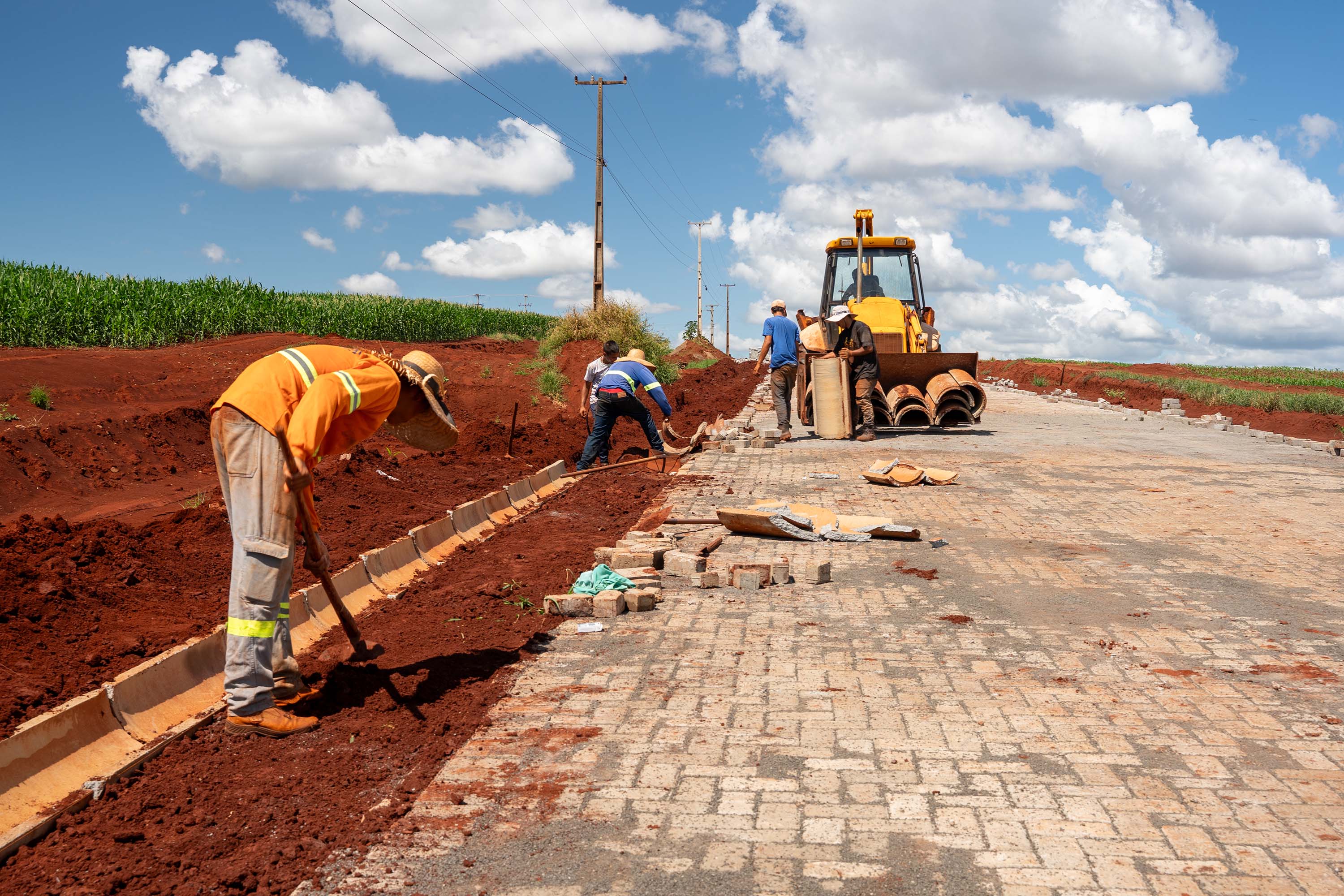 Obra do Programa Estradas da Integração, realizado pela Secretaria de Estado de Agricultura e  Abastecimento do Paraná (Seab-PR)