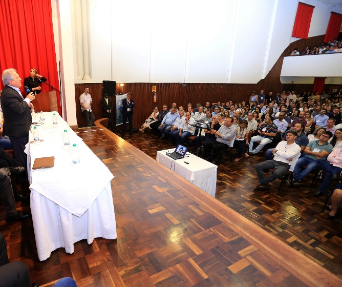 O presidente do TCE-PR, conselheiro Nestor Baptista, durante a abertura do curso sobre PAF e PCA, realizado em Londrina, em 22 de fevereiro. Foto: Wagner Araújo/Divulgação TCE-PR