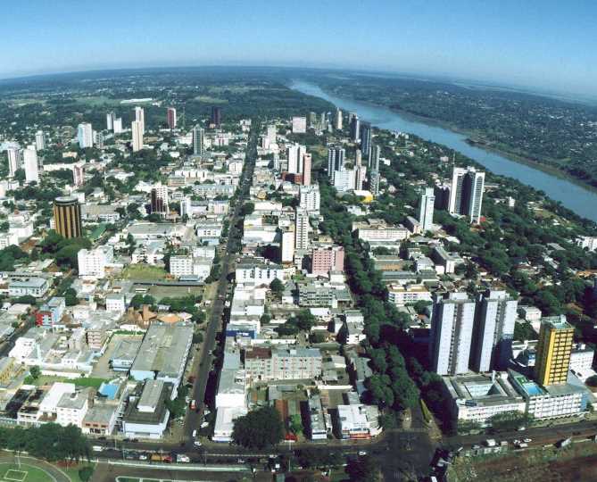 Vista aérea de Foz do Iguaçu, nunicípio paranaense na fronteira do Brasil com Paraguai e Argentina. Foto: Divulgação