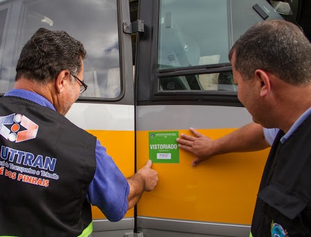 Vistoria da Prefeitura de São José dos Pinhais em veículos que atuam no transporte escolar nesse município da Região Metropolitana de Curitiba. Foto: Prefeitura de São José dos Pinhais/Divulgação