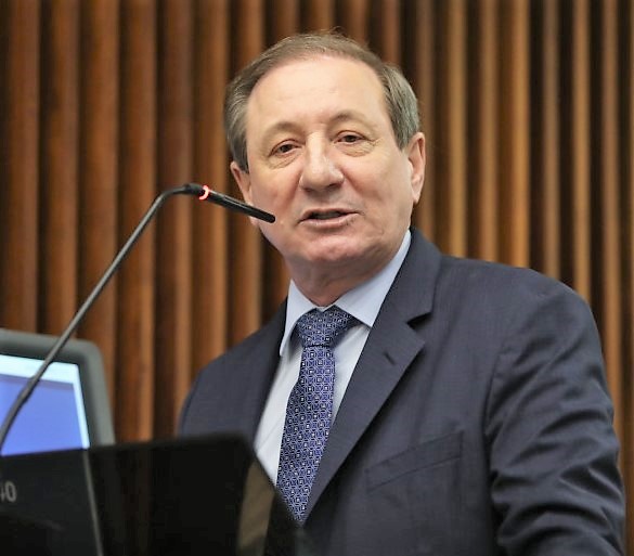 O conselheiro do TCE-PR Augustinho Zucchi em discurso no plenário da Assembleia Legislativa do Paraná, quando ocupava mandato de deputado estadual. Foto: Orlando Kissner/Alep - Divulgação