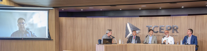 Membros e servidores do TCE-PR que participaram da "live" de apresentação do painel Gestão Municipal em Foco e do Manual de Início de Mandato.  Foto: Mauro Beghetto/TCE-PR