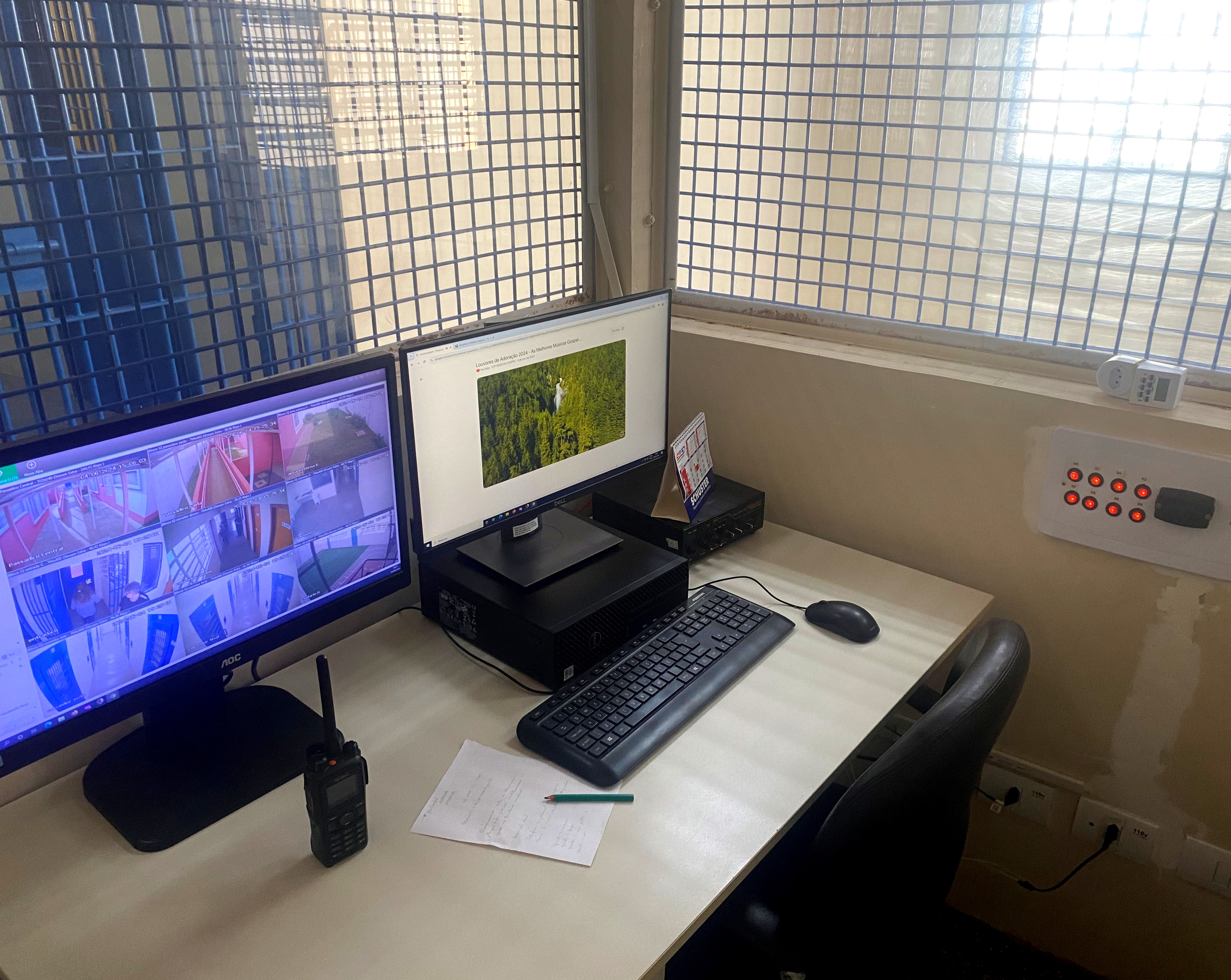 Monitoramento de segurança do Centro de Socioeducação (Cense) de Cascavel, que possui alas masculina e feminina. Auditoria do TCE-PR está avaliando o sistema. Foto: TCE-PR