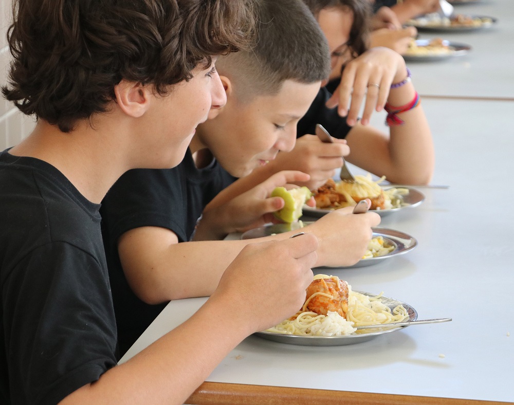 Estudantes durante a merenda em escola estadual do Paraná. Foto: Fundepar/Divulgação