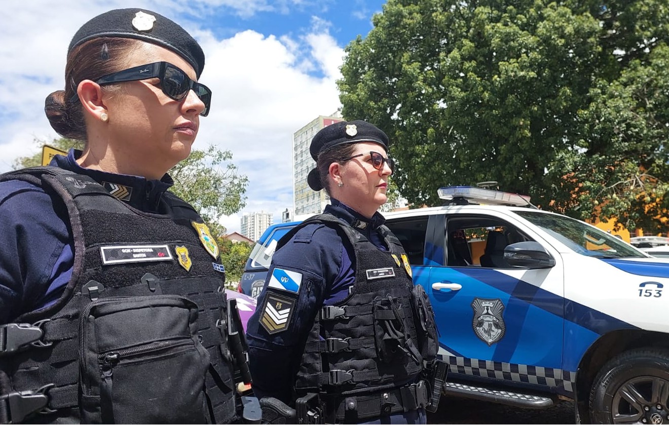 Integrantes da Guarda Civil Municipal (CGM) de Ponta Grossa, durante trabalho na área central da cidade