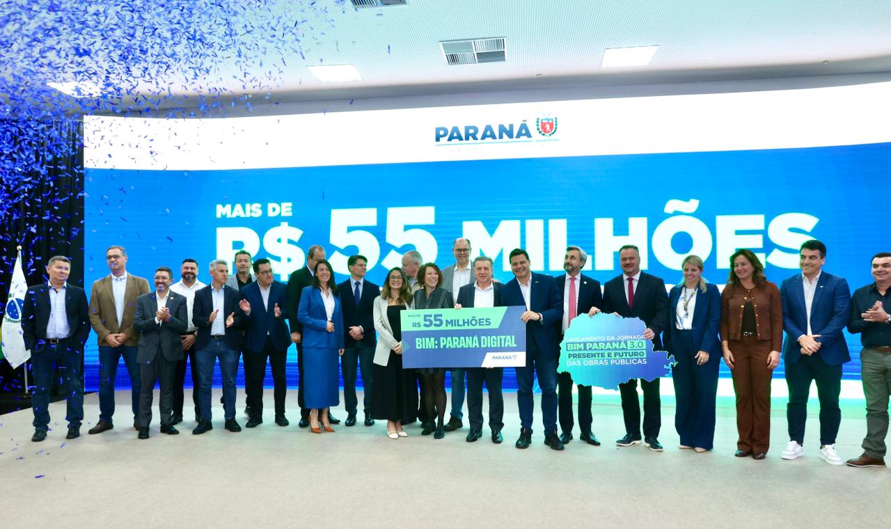 O presidente do Tribunal de Contas do Paraná (TCE-PR), conselheiro Ivens Linhares, participou, nesta segunda-feira (27 de outubro), do lançamento oficial da terceira edição da Jornada BIM Paraná: Presente e Futuro das Obras Públicas. O evento, promovido pelo governo estadual, foi realizado no Salão de Atos do Palácio Iguaçu.