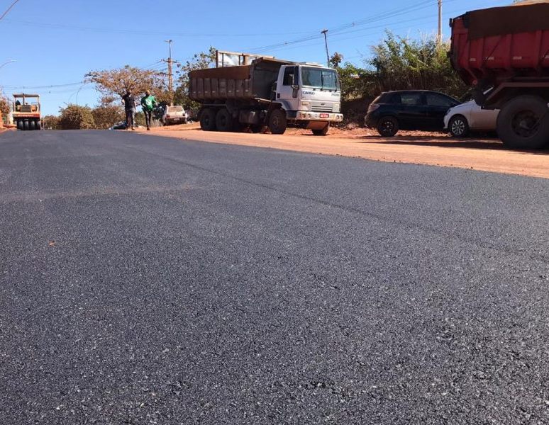 Utilização de cascalho em obra de pavimentação. Foto: Divulgação