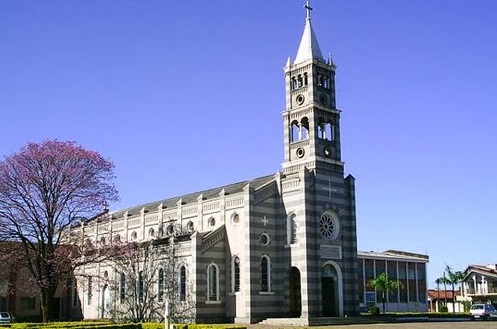 Igreja matriz de Florestópolis, município da região Norte do Paraná