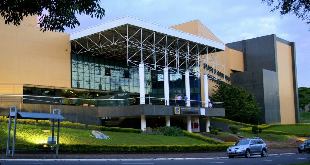 Teatro Calil Haddad, em Maringá.