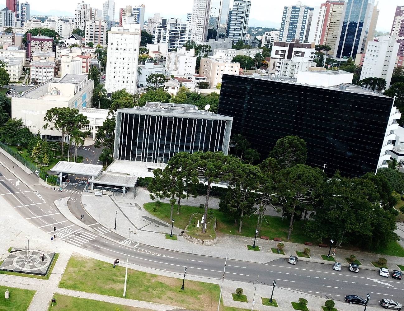 Sede da Assembleia Legislativa do Estado do Paraná (Alep), localizada no bairro Centro Cívico, em Curitiba. Foto: Celso Rutz/Divulgação TCE-PR