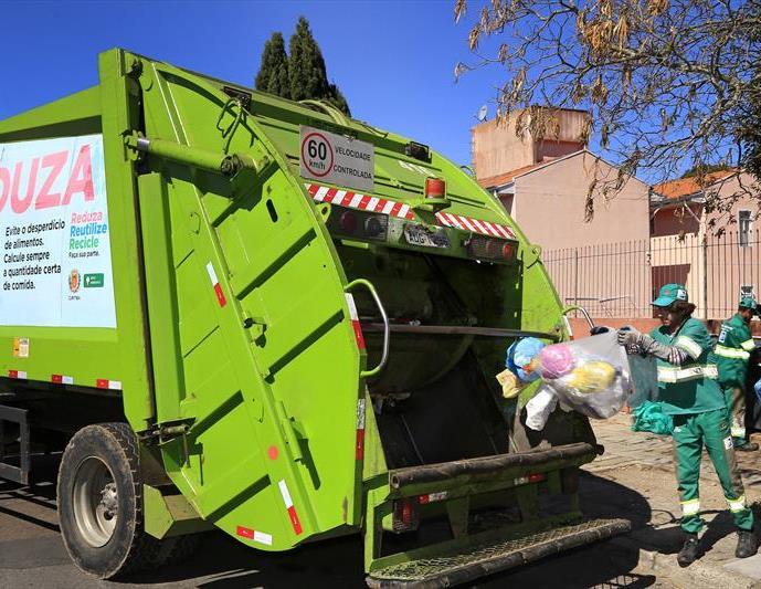 Coleta de lixo em Curitiba. Foto: Prefeitura de Curitiba/Divulgação