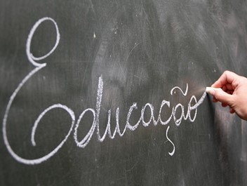 Professor em sala de aula. Foto: Divulgação