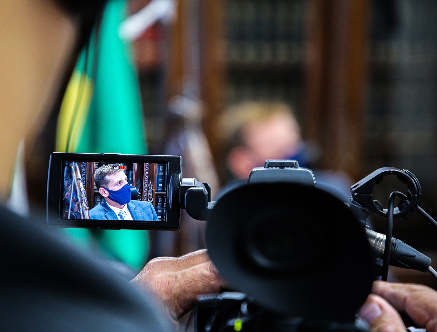 O presidente do TCE-PR, conselheiro Fabio Camargo, durante entrevista a emissora de TV. Foto: Dilton Leandro Vaz/Divulgação TCE-PR