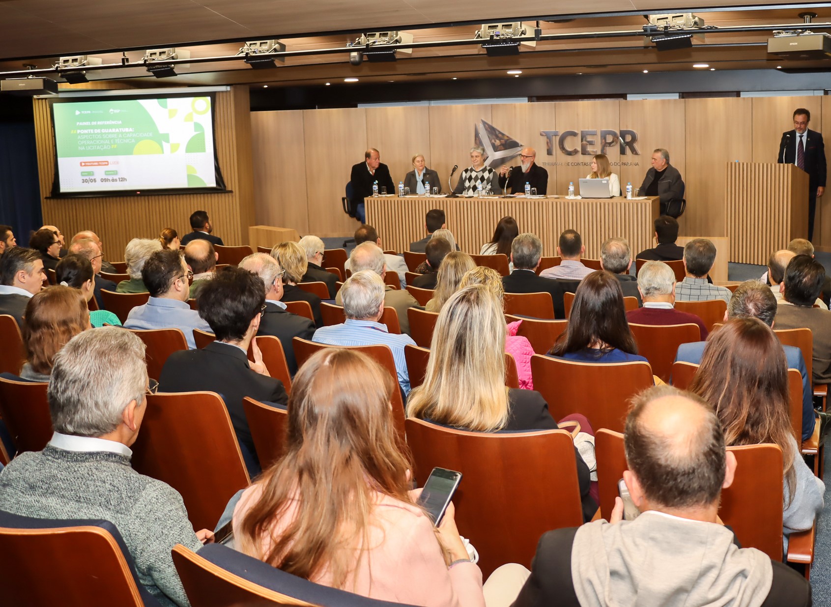 Participantes do painel de referência sobre a obra de construção da Ponte de Guaratuba, realizado pelo TCE-PR Foto: Fabiano Contador/Divulgação TCE-PR