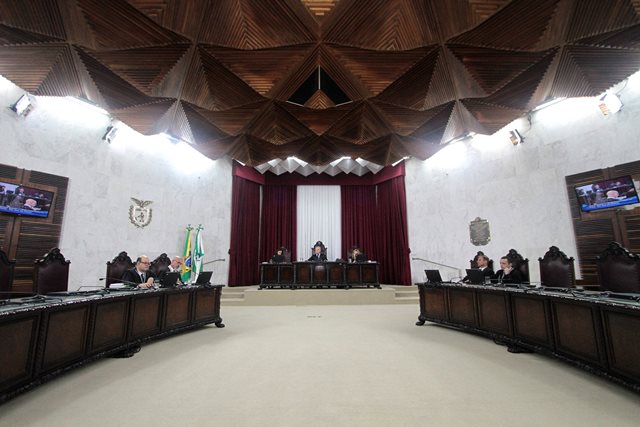 Sessão da Primeira Câmara do TCE-PR, presidida pelo conselheiro Nestor Baptista. Foto: Wagner Araújo/Divulgação TCE-PR