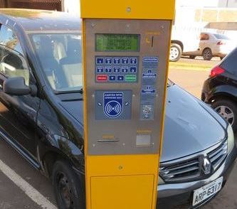 Equipamento de controle do estacionamento rotativo em rua central de Dois Vizinhos, município da Região Sudoeste do Paraná. Foto: Prefeitura de Dois Vizinhos/Divulgação