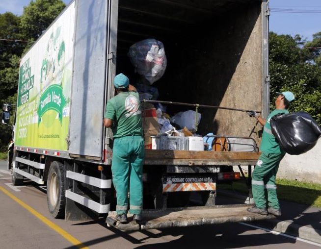 Coleta de lixo em Araucária, município da Região Metropolitana de Curitiba. Foto: Divulgação