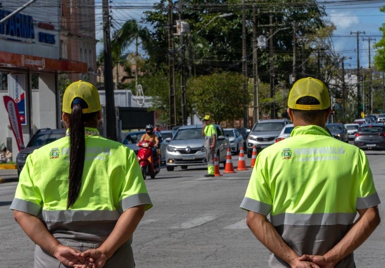 Trânsito em rua central de Paranaguá, a principal cidade do Litoral do Paraná. Foto: Prefeitura de Paranaguá/Divulgação