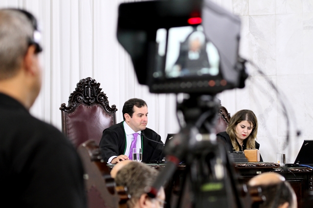 Sessão plenária do TCE-PR em 2015, transmitida ao vivo pela TV Assembleia e também pelo portal do Tribunal na internet. Foto: Wagner Araújo/Divulgação TCE-PR