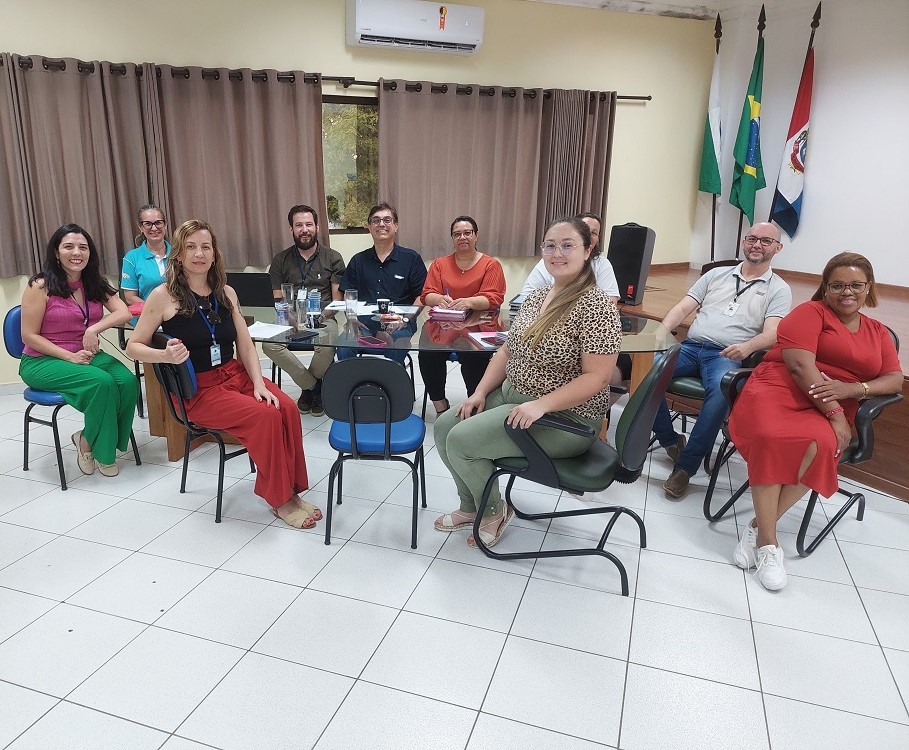 Equipe de servidores do TCE-PR reúne-se com a equipe da Secretaria Municipal de Educação de Telêmaco Borba durante auditoria operacional na área realizada entre os dias 18 e 22 de novembro.