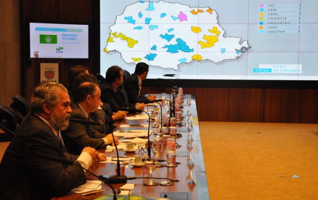 Agência Paraná de Desenvolvimento apresenta potencialidades de investimento no Estado durante reunião com membros do Conselho de Embaixadores Árabes no Brasil. Foto: Agência Estadual de Notícias/Divulgação