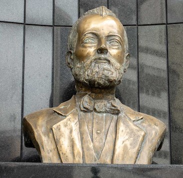 Busto do Barão do Serro Azul, instalado na sede da Associação Comercial do Paraná (ACP), em Curitiba. Foto: Divulgação