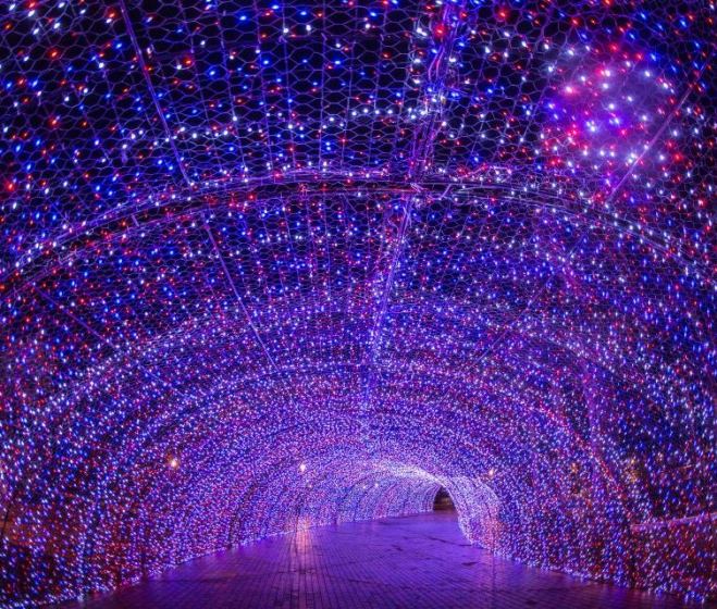 Túnel de luz da campanha Maringá Encantada, realizada no Natal de 2018 pela Prefeitura de Maringá. Foto: Prefeitura de Maringá/Divulgação