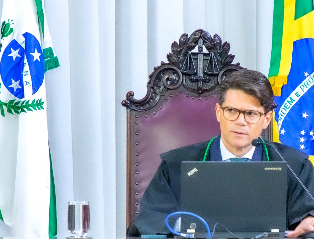 O conselheiro Ivens Linhares, presidente do TCE-PR no biênio 2025-2026, comanda sessão presencial do Tribunal Pleno, realizada às quartas-feiras, a partir das 14 horas. Foto: Mauro Beghetto Penteado/TCE-PR