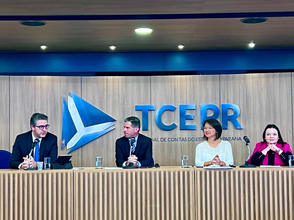 Participantes do debate sobre a Nova Lei de Processo Administrativo do Paraná, realizado no TCE-PR nesta sexta-feira, 22 de julho. Foto: Divulgação/TCE-PR