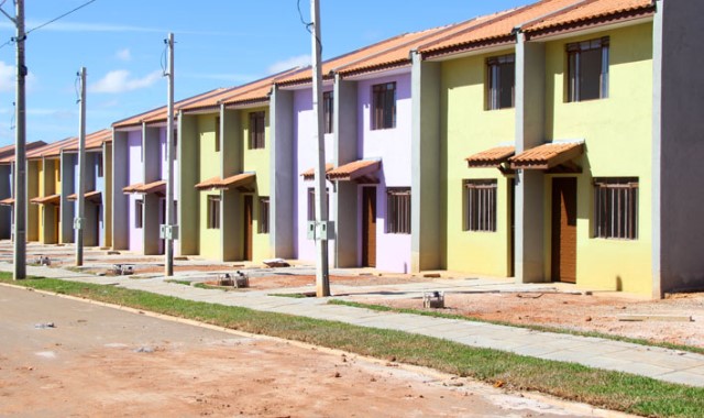 Conjunto de apartamentos construído pela Companhia de Habitação Popular de Curitiba (Cohab-CT). Foto: Divulgação