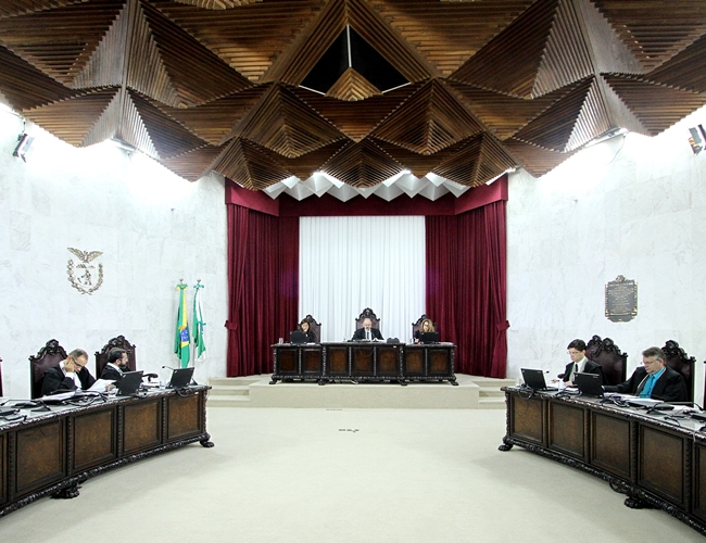 Sessão da Segunda Câmara do TCE-PR, presidida pelo conselheiro Artagão de Mattos Leão. Foto: Wagner Araújo/Divulgação TCE-PR