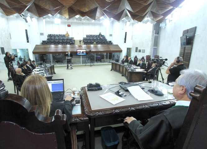 Sessão do Pleno do TCE-PR, comandada pelo presidente, conselheiro Nestor Baptista. Foto: Wagner Araújo/Divulgação TCE-PR