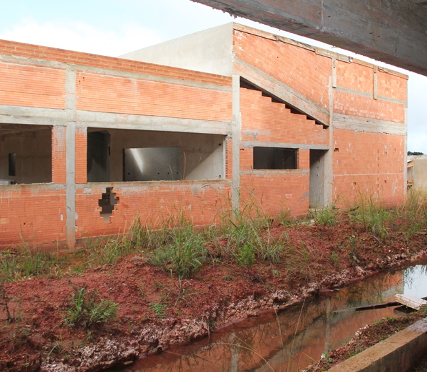 Obra do Centro Estadual de Educação Profissional (Ceep) de Campo Largo, executada pelo Governo do Paraná e paralisada após a comprovação de desvio de recursos. Foto: Wagner Araújo/Divulgação TCE-PR