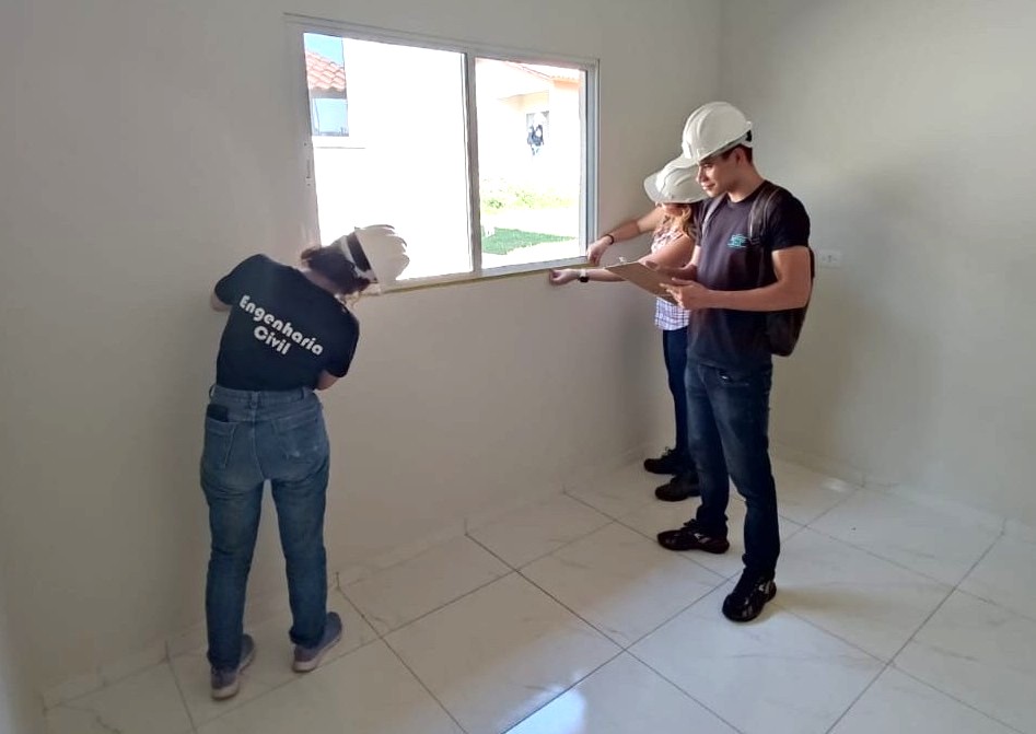 Ver a Cidade 2024 - UEM - Vistoria em obra paralisada de conjunto habitacional em Umuarama