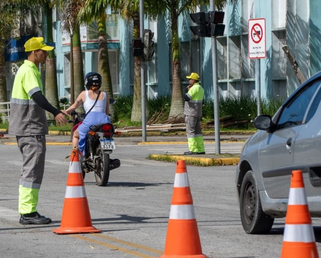 Trânsito em rua central de Paranaguá, a principal cidade do Litoral do Paraná. Foto: Prefeitura de Paranaguá/Divulgação
