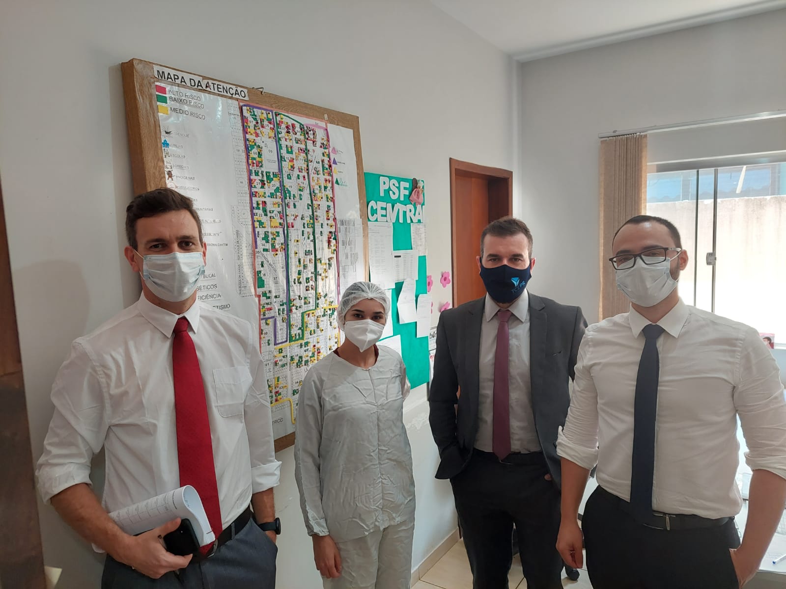 Servidores do TCE-PR em visita a unidade de saúde no Município de Ubiratã, que é referência na área, em atividade piloto do Programa de Avaliação de Contas Municipais de Governo (ProGov). Foto: Divulgação/TCE-PR