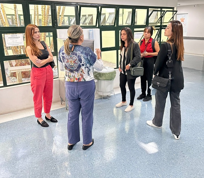 Em visita à Maternidade Municipal, servidoras do TCE-PR conhecem o trabalho de enfrentamento à violência contra a mulher desenvolvido pelo Município de Londrina. Foto: Marcelo Lancia/TCE-PR