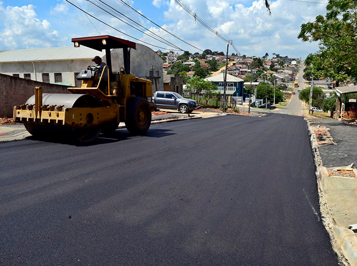 Obra de pavimentação executada em Colombo, município da Região Metropolitana de Curitiba. Foto: Prefeitura de Colombo/Divulgação