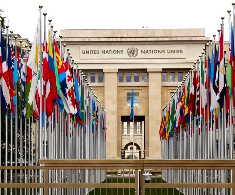 Bandeiras de países membros em frente ao escritório da Organização das Nações Unidas (ONU), em Genebra, na Suíça. Foto: Divulgação