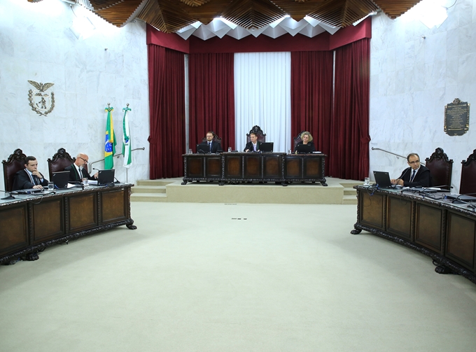 Primeira sessão de 2019 da Primeira Câmara do TCE-PR, realizada em 28 de janeiro, sob a presidência do conselheiro Fabio Camargo. Foto: Wagner Araújo/Divulgação TCE-PR